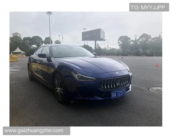 哪个足球明星驾驶玛莎拉蒂展现奢华生活方式与个人魅力